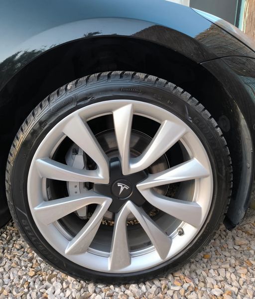 Tesla Model 3 • 2019 • 191,000 km 5
