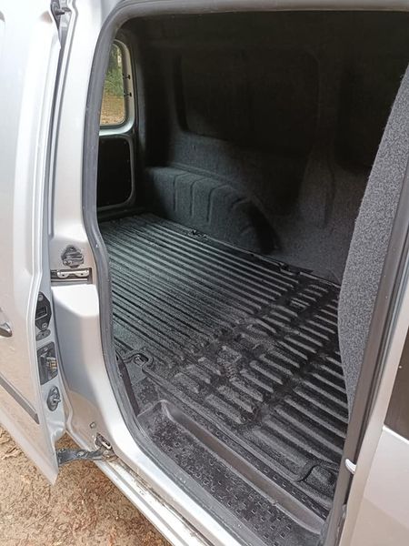 Volkswagen Caddy • 2010 • 157,000 km 7