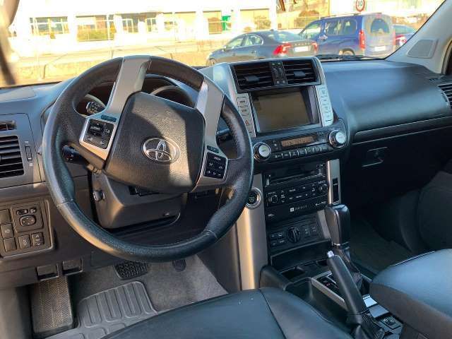 Toyota Land Cruiser • 2010 • 138,000 km 2