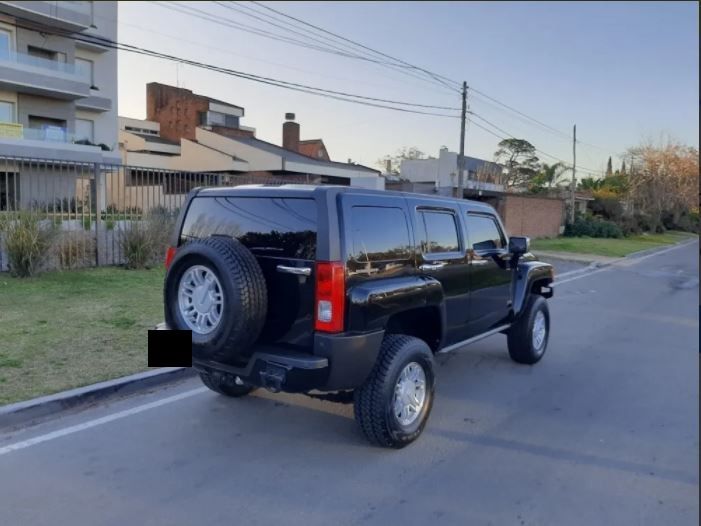 Hummer H3 • 2012 • 90,000 km 6