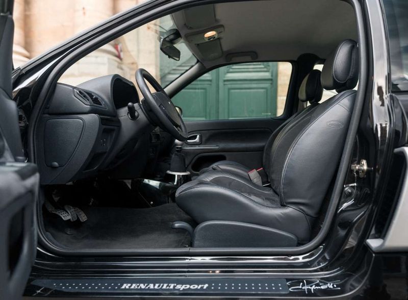 Renault Clio • 2006 • 82,500 km 9