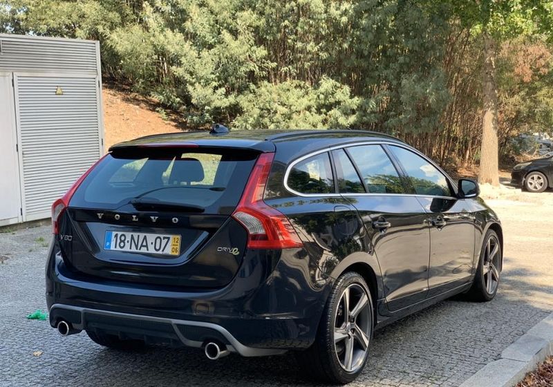 Volvo V60 • 2012 • 115,000 km 2
