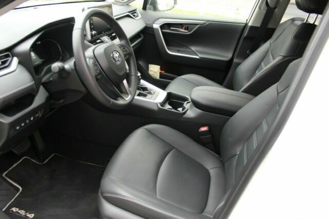 Toyota RAV4 Hybrid • 2020 • 45,000 km 5