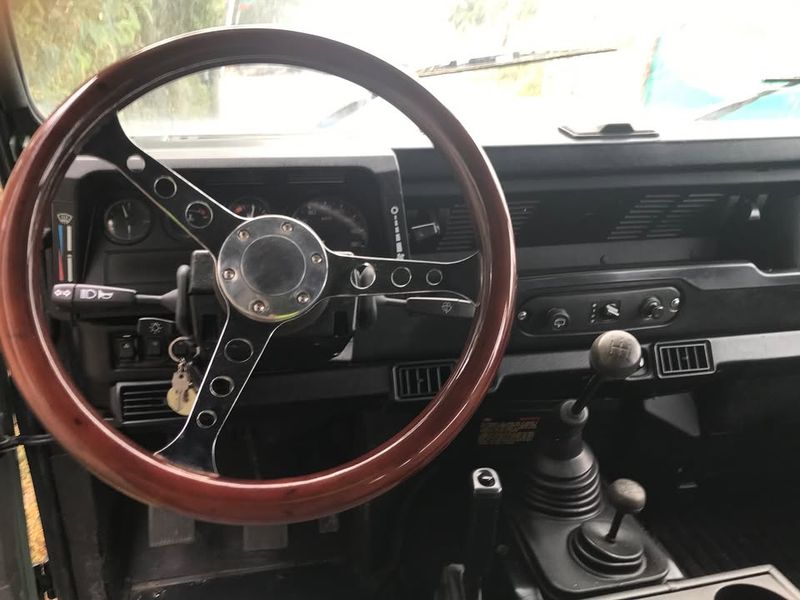 Land Rover Defender • 2001 • 124,000 km 12