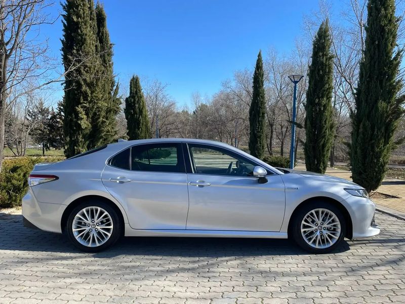 Toyota Camry Hybrid • 2020 • 39,000 km 6