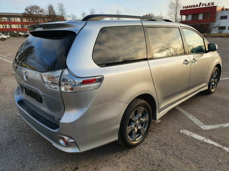Toyota Sienna • 2019 • 109,500 km 6