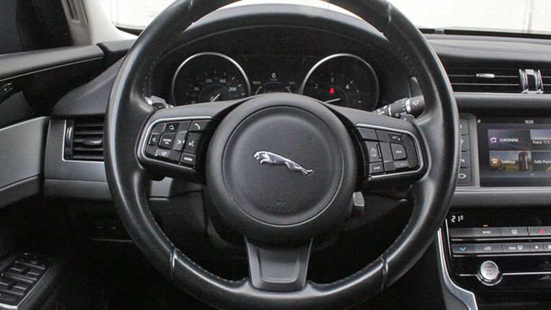 Jaguar XF • 2017 • 73,555 km 16