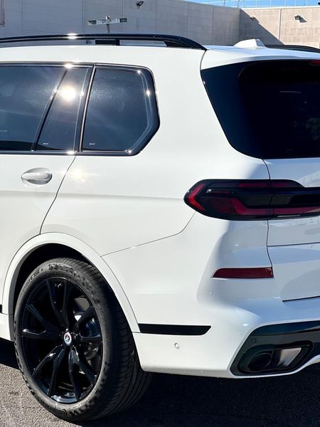 BMW X7 • 2023 • 3,500 km 5