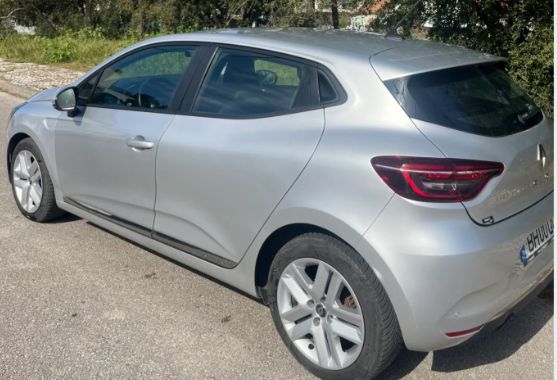 Renault Clio • 2020 • 76,368 km 3