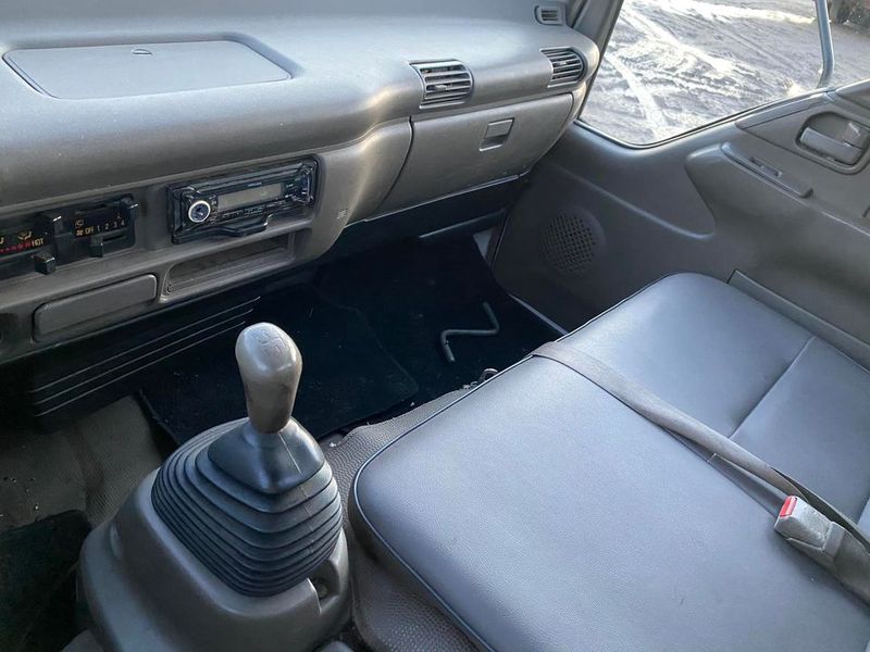 Mitsubishi Fuso canter • 1999 • 50,000 km 3