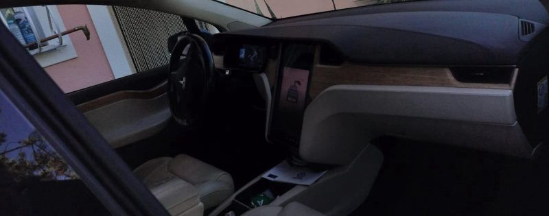 Tesla Model X • 2018 • 90,000 km 4