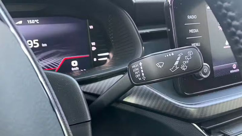 Škoda Fabia Combi • 2023 • 23,537 km 11