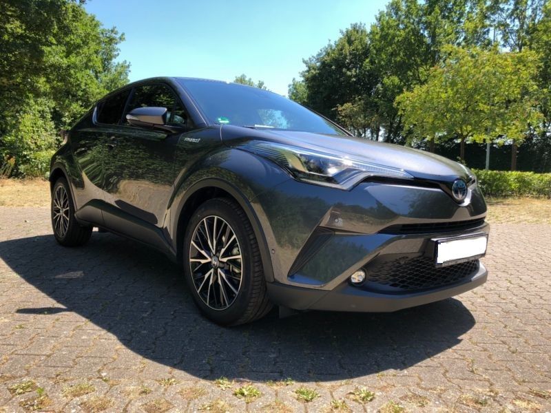 Toyota C-HR • 2018 • 64,800 km 3