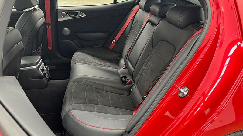 Kia Stinger • 2022 • 28,824 km 6