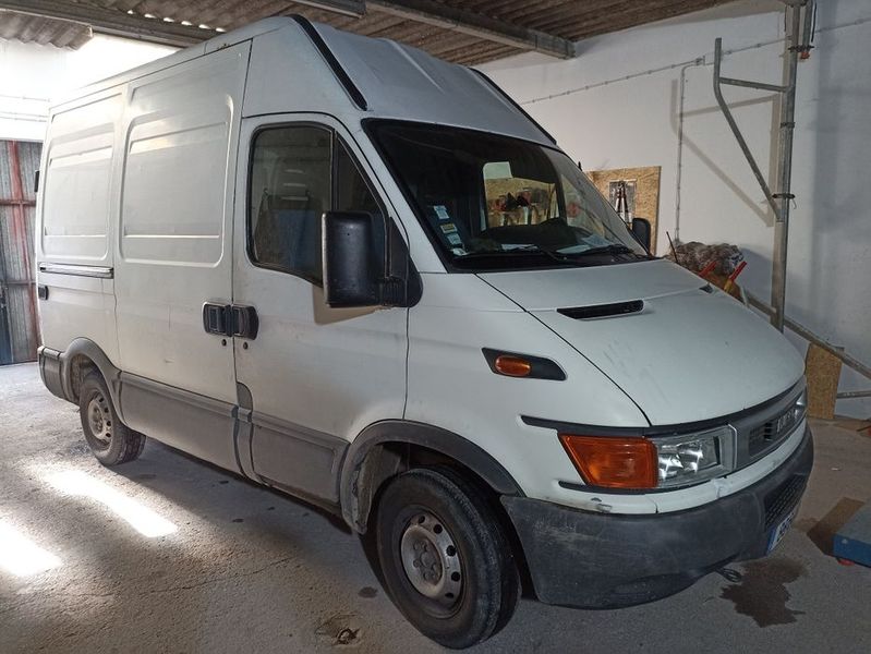 Isuzu Canter • 1999 • 164,000 km 3