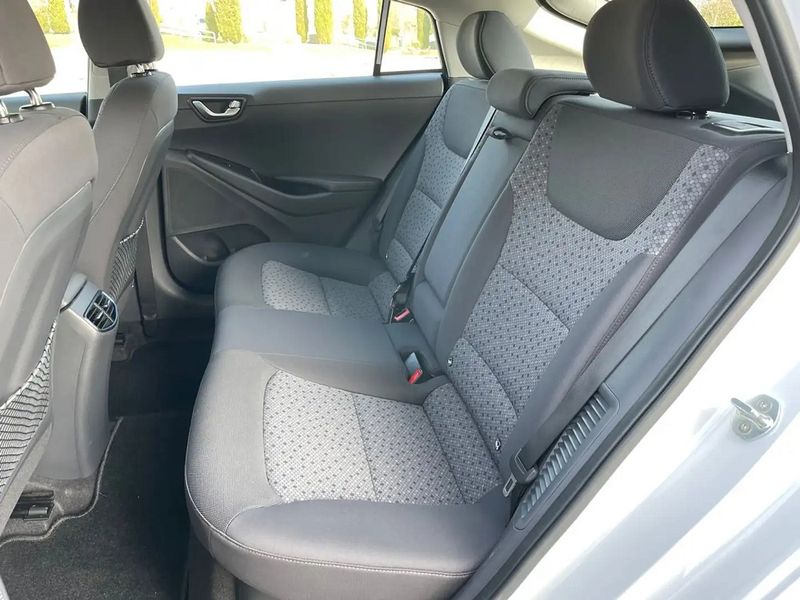 Hyundai Ioniq Hybrid • 2019 • 170,000 km 9