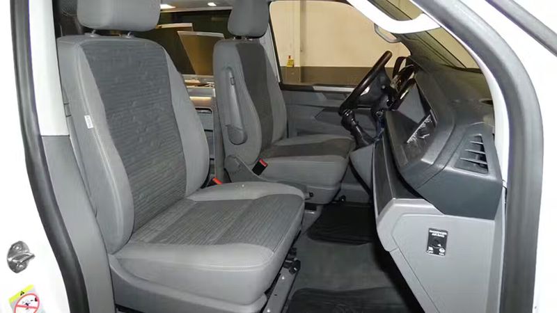 Volkswagen California • 2021 • 60,254 km 5