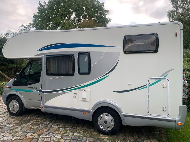 Ford Transit Passenger Van • 2010 • 151,000 km 1