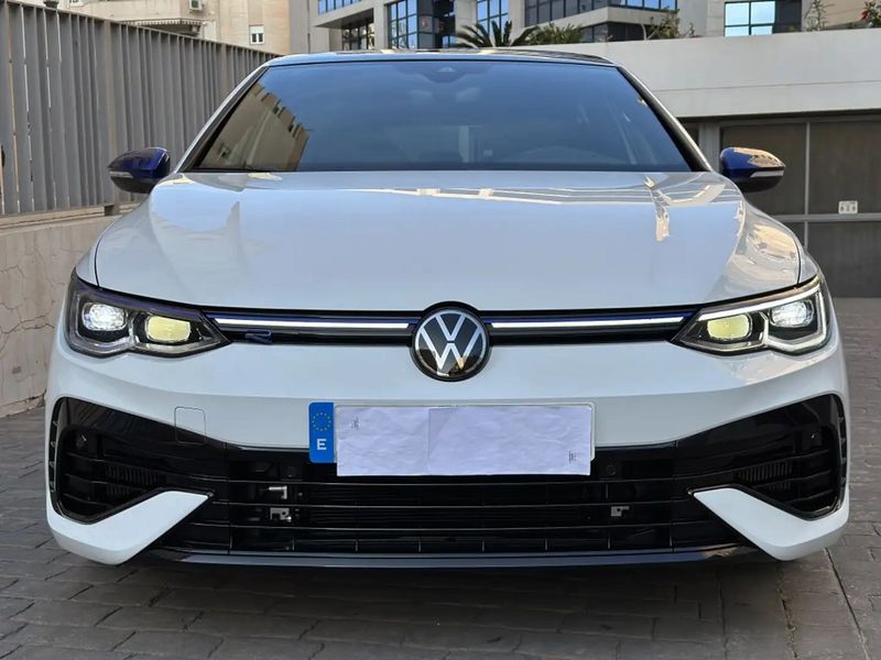 Volkswagen Golf • 2024 • 8,900 km 7