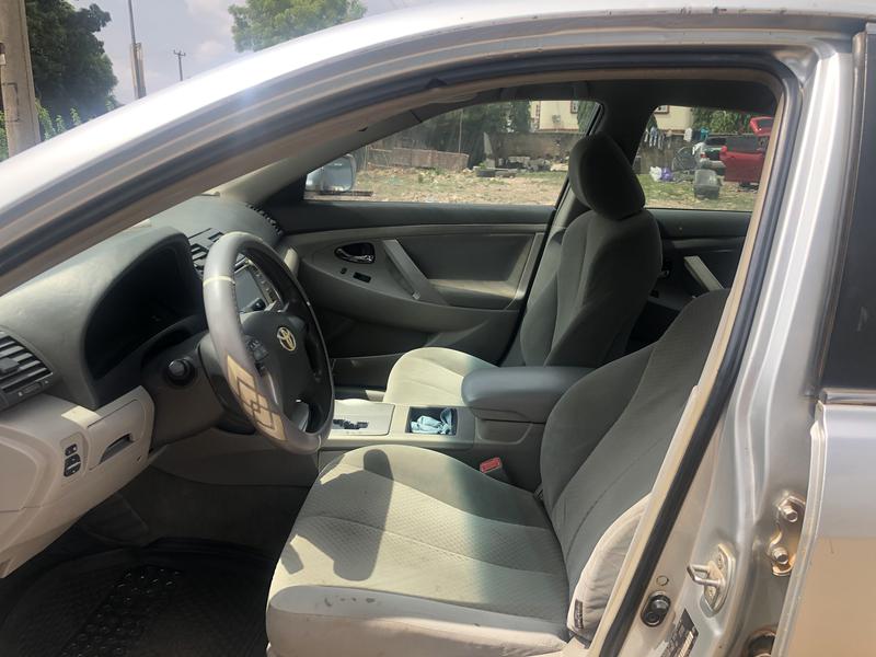 Toyota Camry • 2009 • 60,000 km 4