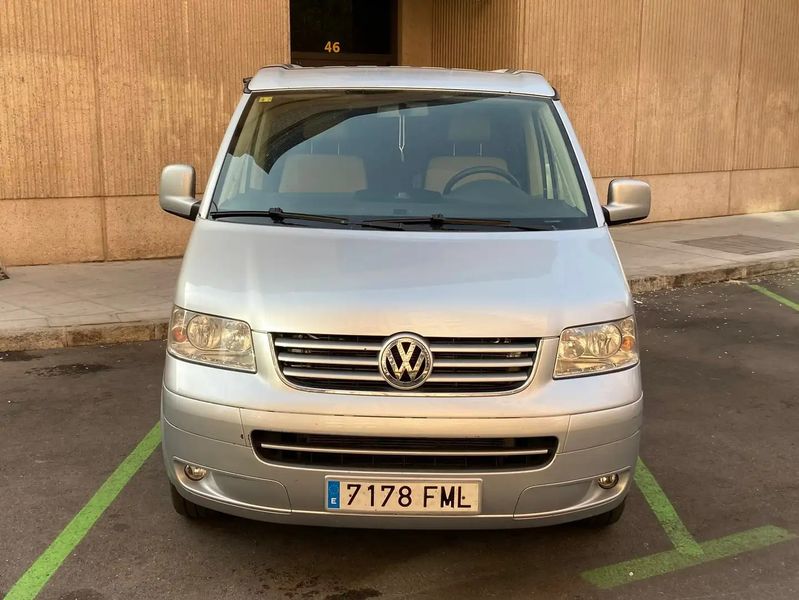 Volkswagen T5 • 2006 • 220,000 km 1