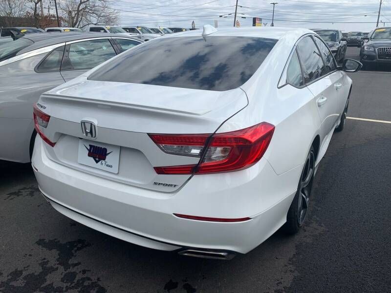 Honda Accord • 2019 • 49,844 km 4