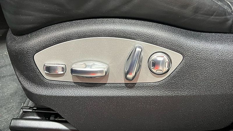 Porsche Macan • 2022 • 12,657 km 15