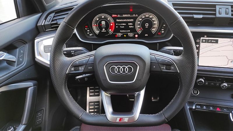 Audi Q3 • 2023 • 12,679 km 18