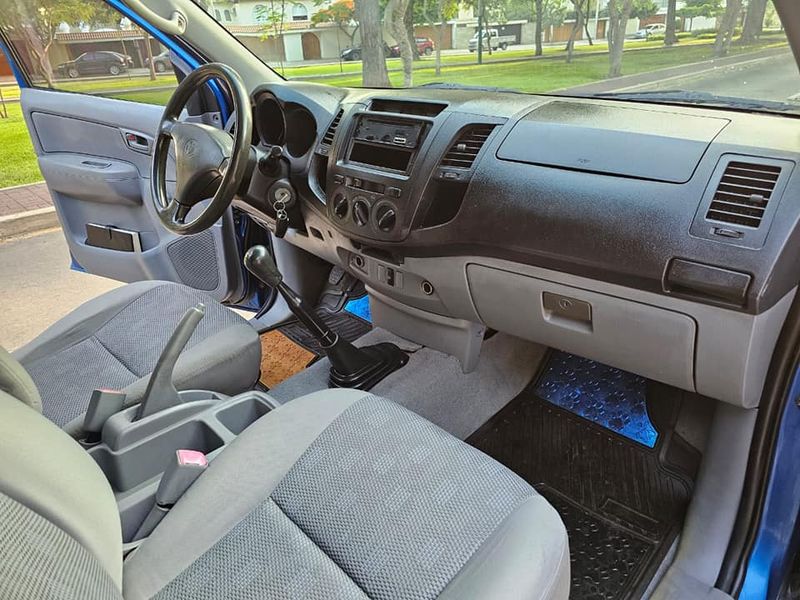 Toyota Hilux • 2011 • 140,000 km 2