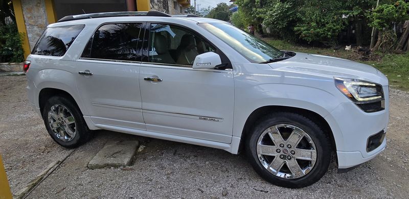 GMC Acadia • 2016 • 107,000 km 1