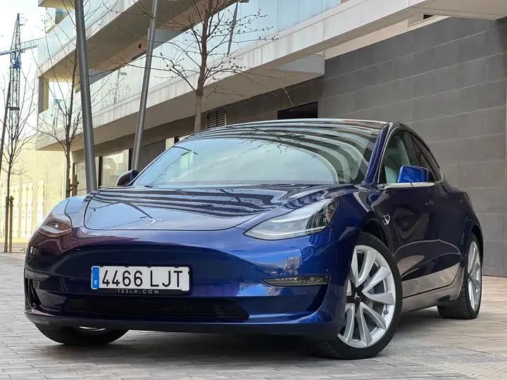 Tesla Model 3 • 2020 • 10,096 km 1