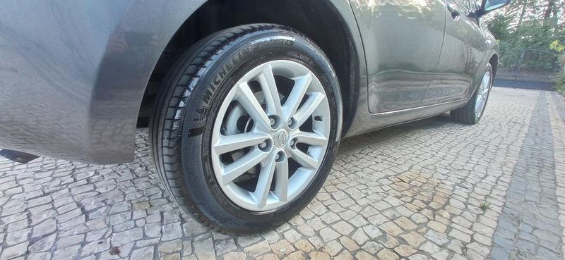 Toyota Yaris • 2008 • 99,000 km 9