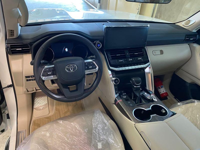 Toyota Land Cruiser • 2021 • 2 km 3