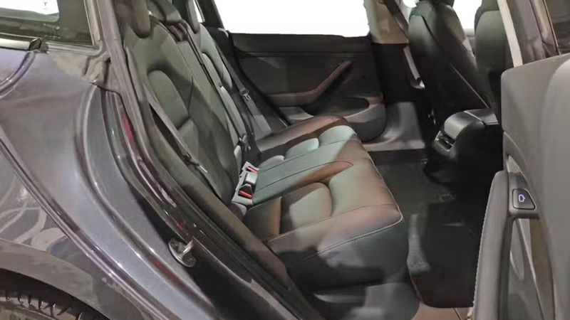 Tesla Model 3 • 2022 • 115,104 km 13