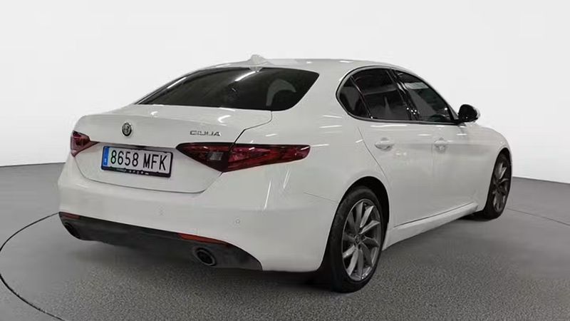 Alfa Romeo Giulia • 2023 • 24,656 km 6