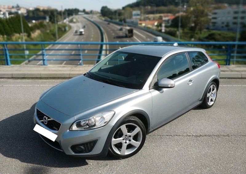 Volvo C30 • 2010 • 181,500 km 1