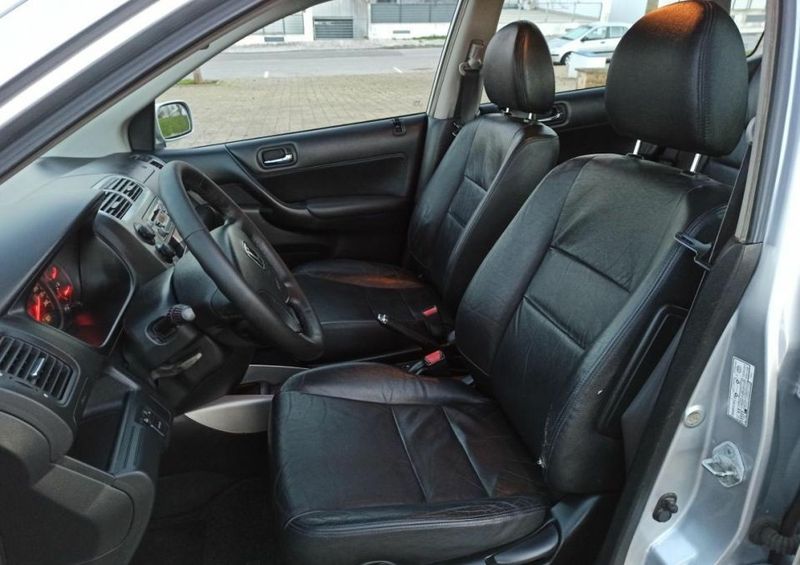 Honda Civic • 2003 • 245,000 km 2