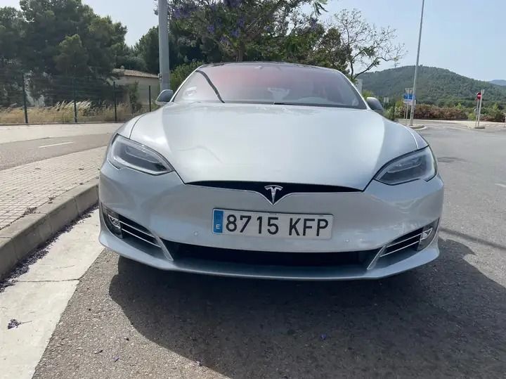 Tesla Model S • 2017 • 40,940 km 1