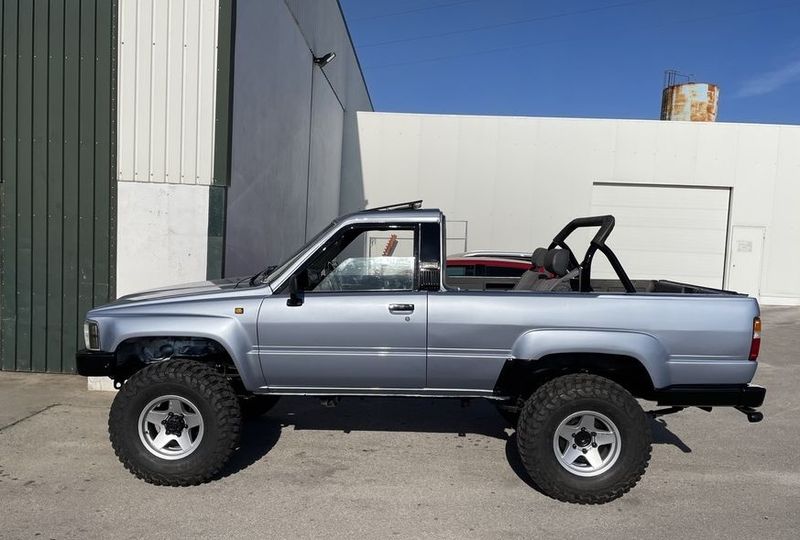 Toyota 4-Runner • 1992 • 120,000 km 2