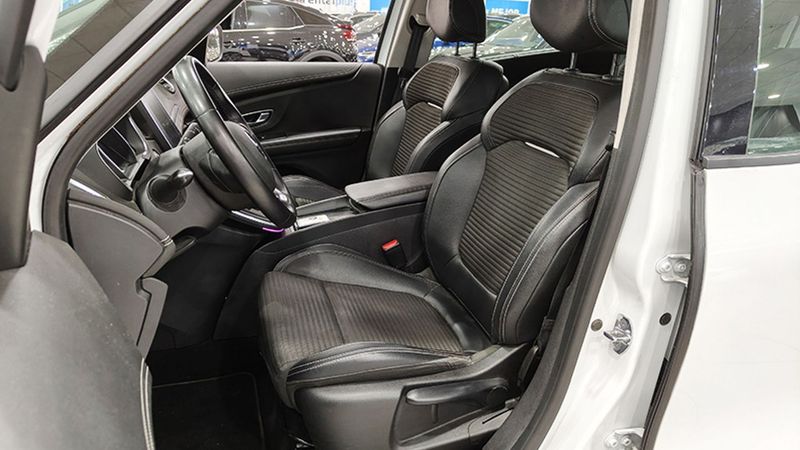 Renault Scénic • 2020 • 78,272 km 10