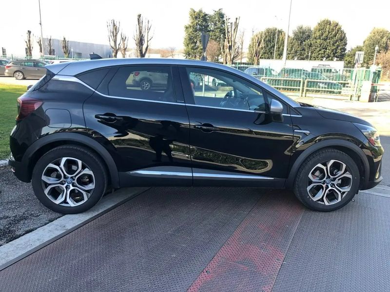 Renault Captur • 2021 • 48,900 km 2