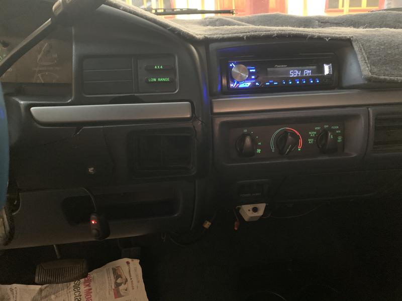 Ford F-150 • 1992 • 262,000 km 7