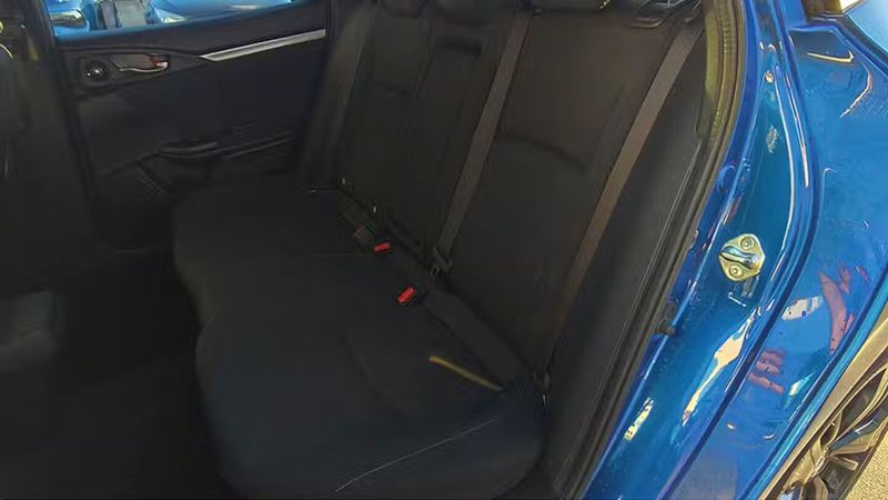 Honda Civic • 2018 • 123,324 km 8