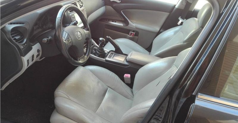 Lexus IS • 2006 • 200,000 km 3