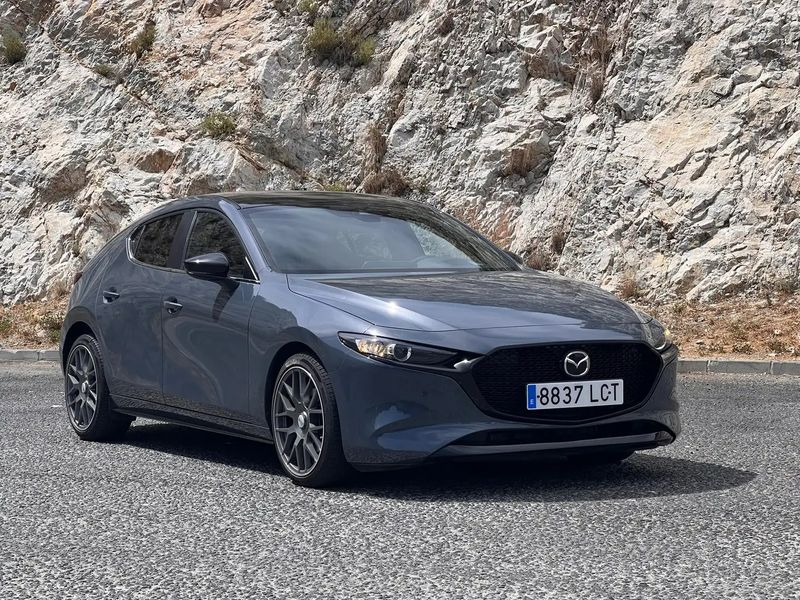 Mazda 3 • 2019 • 37,300 km 1