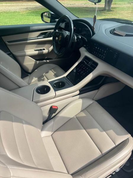 Porsche Taycan • 2021 • 31,000 km 2