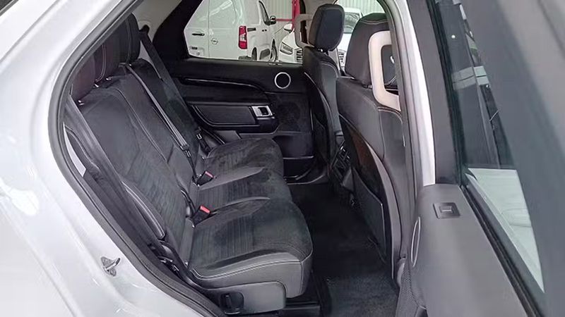 Land Rover Discovery • 2021 • 71,137 km 3