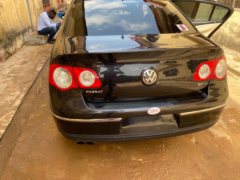 Volkswagen Passat • 2009 • 183,899 km 2