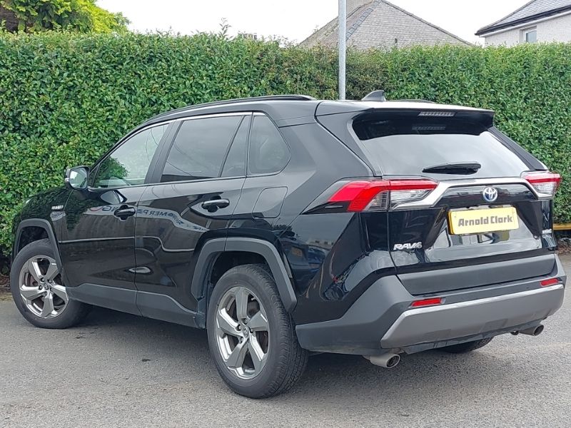 Toyota RAV4 • 2021 • 8,000 km 2