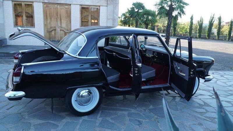 Mercedes-Benz E-Class • 1986 • 1,000 km 5